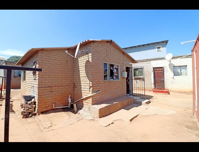 9 BEDROOM HOUSE FOR SALE IN COSMO CITY